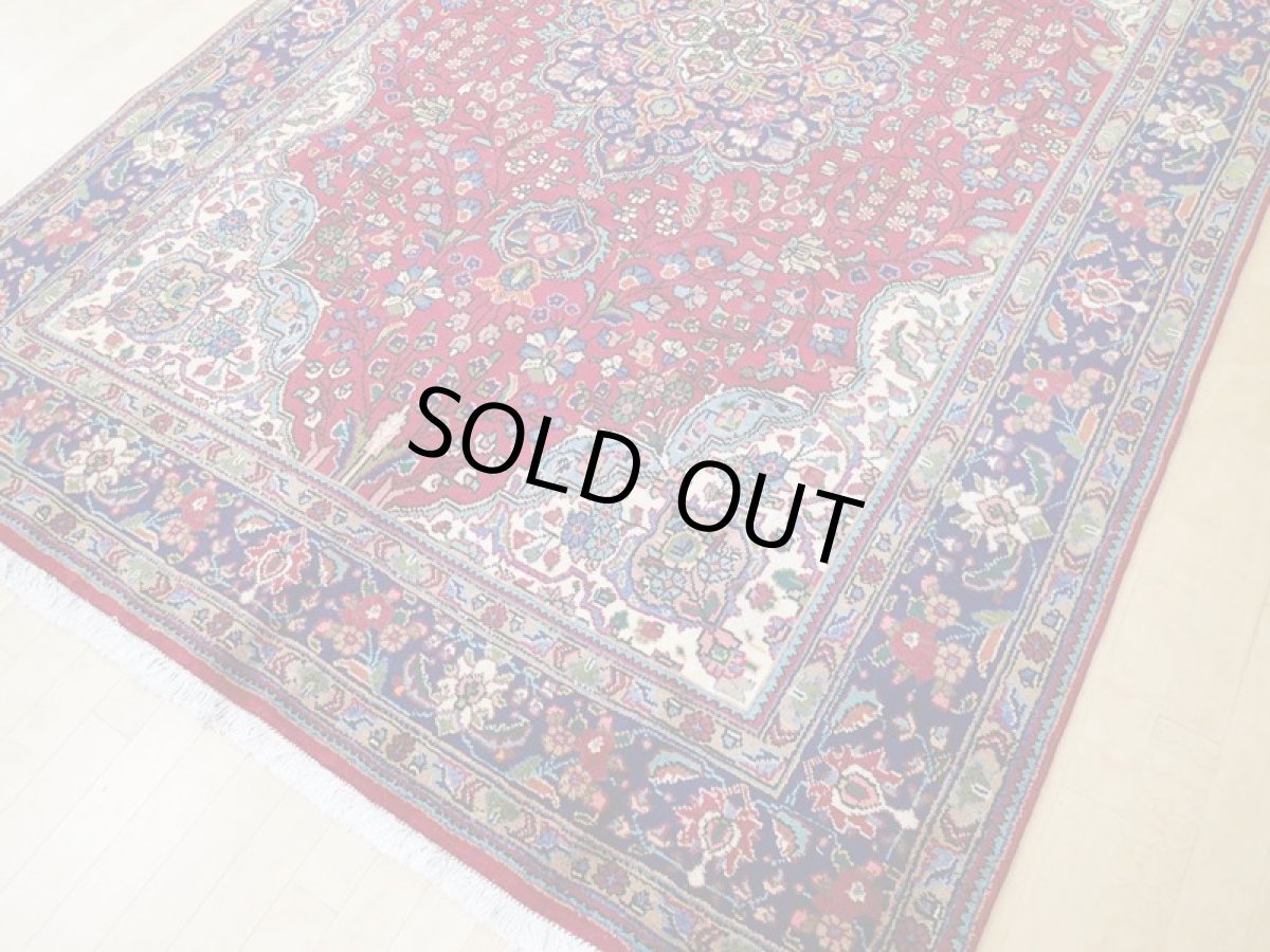 画像9: オールド ペルシャ 絨毯 タブリーズ 3m リビング ダイニング 大判 サイズ  305 x 202cm P104 手織り トライバル ラグ 天然 ウール 敷物 マット カーペット 紺 赤 メダリオン 草木 花 柄 ヴィンテージ ビンテージ OLD (9)