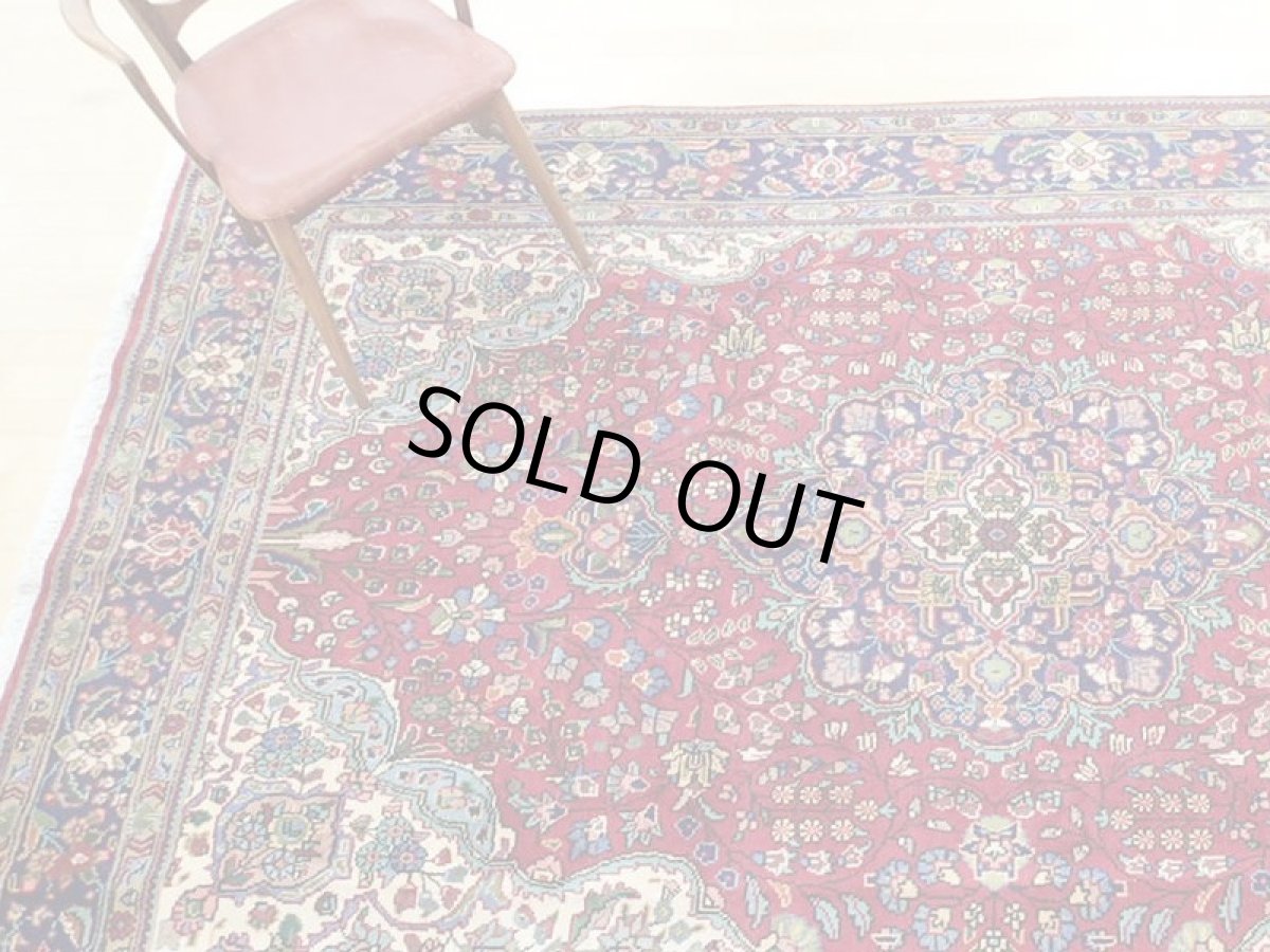 画像2: オールド ペルシャ 絨毯 タブリーズ 3m リビング ダイニング 大判 サイズ  305 x 202cm P104 手織り トライバル ラグ 天然 ウール 敷物 マット カーペット 紺 赤 メダリオン 草木 花 柄 ヴィンテージ ビンテージ OLD (2)