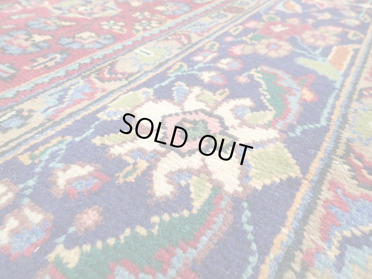 画像12: オールド ペルシャ 絨毯 タブリーズ 3m リビング ダイニング 大判 サイズ  305 x 202cm P104 手織り トライバル ラグ 天然 ウール 敷物 マット カーペット 紺 赤 メダリオン 草木 花 柄 ヴィンテージ ビンテージ OLD (12)