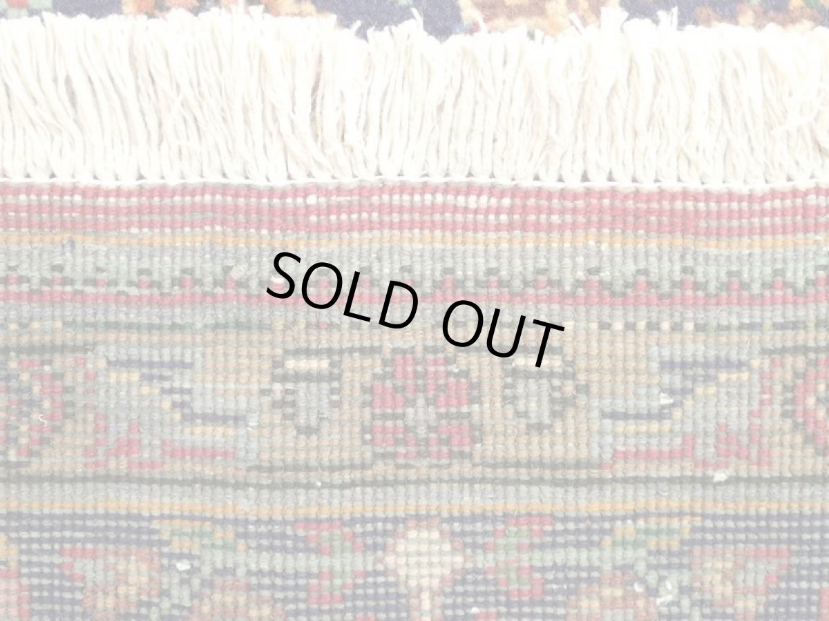 画像17: オールド ペルシャ 絨毯 タブリーズ 3m リビング ダイニング 大判 サイズ  305 x 202cm P104 手織り トライバル ラグ 天然 ウール 敷物 マット カーペット 紺 赤 メダリオン 草木 花 柄 ヴィンテージ ビンテージ OLD (17)