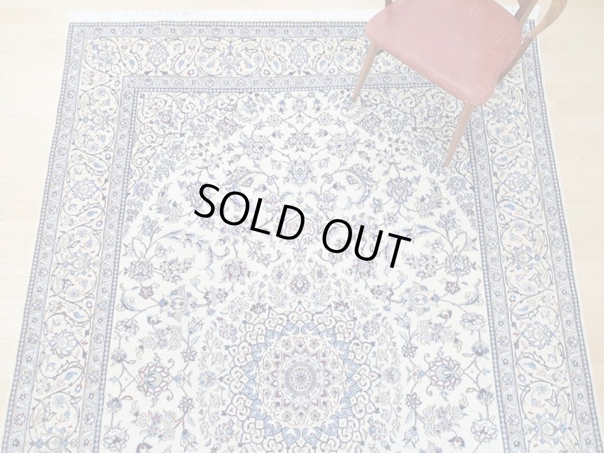 画像8: 美品 ペルシャ 絨毯 ナイン 9la 3m リビング ダイニング 大判 サイズ 300 x 202 cm n236 ウール 手織り ラグ ハンドメイド カーペット 敷物 クラシック スタイル クリーム アイボリー 生成り 白 青 (8)