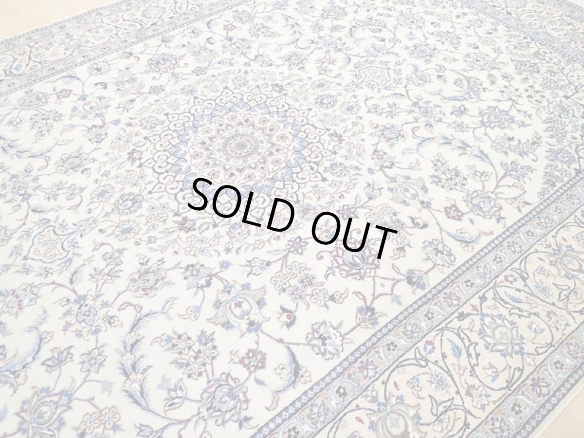 画像9: 美品 ペルシャ 絨毯 ナイン 9la 3m リビング ダイニング 大判 サイズ 300 x 202 cm n236 ウール 手織り ラグ ハンドメイド カーペット 敷物 クラシック スタイル クリーム アイボリー 生成り 白 青 (9)