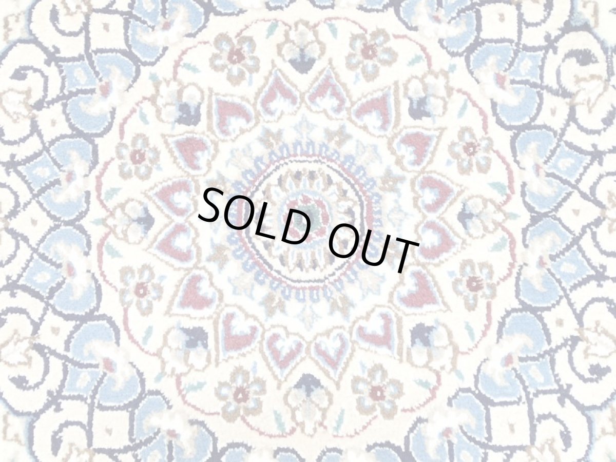 画像12: 美品 ペルシャ 絨毯 ナイン 9la 3m リビング ダイニング 大判 サイズ 300 x 202 cm n236 ウール 手織り ラグ ハンドメイド カーペット 敷物 クラシック スタイル クリーム アイボリー 生成り 白 青 (12)