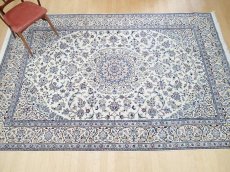 画像4: 美品 ペルシャ 絨毯 ナイン 9la 3m リビング ダイニング 大判 サイズ 300 x 202 cm n236 ウール 手織り ラグ ハンドメイド カーペット 敷物 クラシック スタイル クリーム アイボリー 生成り 白 青 (4)