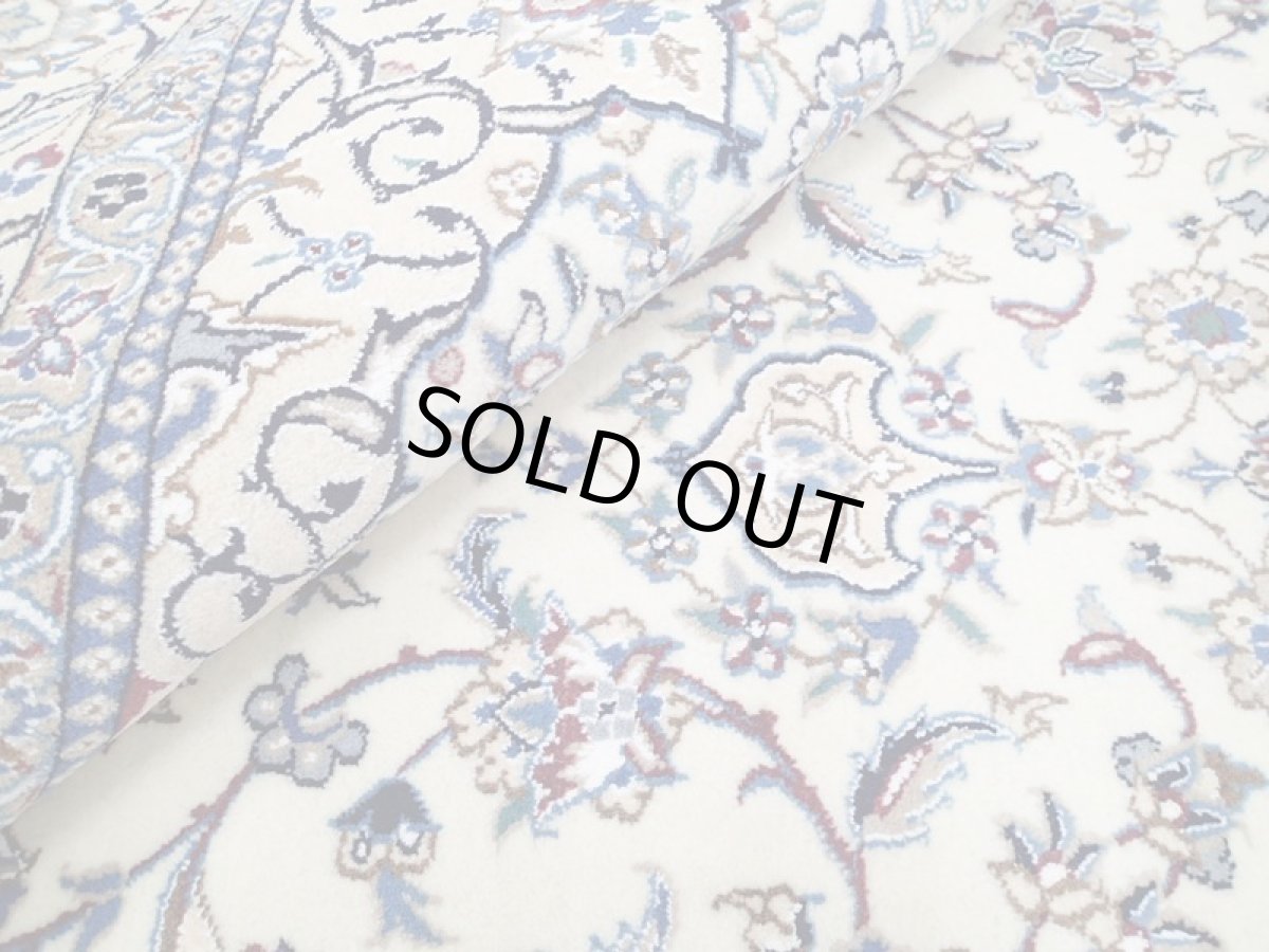 画像14: 美品 ペルシャ 絨毯 ナイン 9la 3m リビング ダイニング 大判 サイズ 300 x 202 cm n236 ウール 手織り ラグ ハンドメイド カーペット 敷物 クラシック スタイル クリーム アイボリー 生成り 白 青 (14)