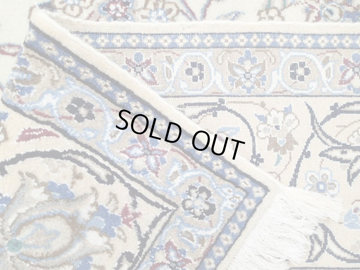 画像13: 美品 ペルシャ 絨毯 ナイン 9la 3m リビング ダイニング 大判 サイズ 300 x 202 cm n236 ウール 手織り ラグ ハンドメイド カーペット 敷物 クラシック スタイル クリーム アイボリー 生成り 白 青 (13)