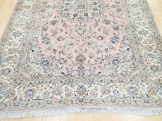 画像9: 美品 ペルシャ 絨毯 カシャーン 3m リビング ダイニング 大判 サイズ 297 x 198 cm n235 手織り トライバル ラグ 天然 ウール 敷物 マット カーペット ピンク メダリオン 草木 花 柄 ヴィンテージ ビンテージ (9)