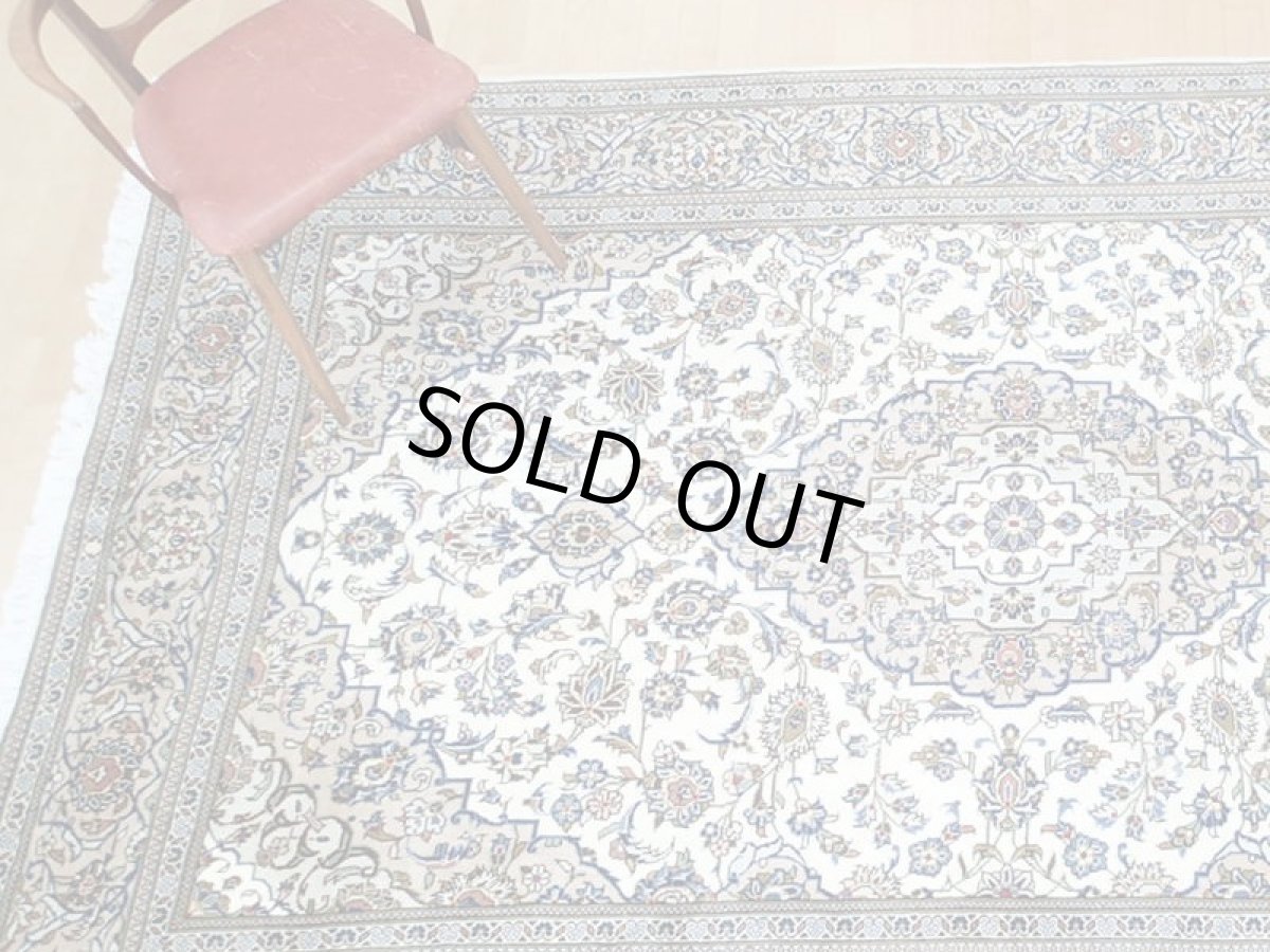 画像2: 美品 ペルシャ 絨毯 カシャーン 3m リビング ダイニング 大判 サイズ 305 x 200 cm n220 手織り トライバル ラグ 天然 ウール 敷物 マット カーペット 白 メダリオン 草木 花 柄 ヴィンテージ ビンテージ (2)