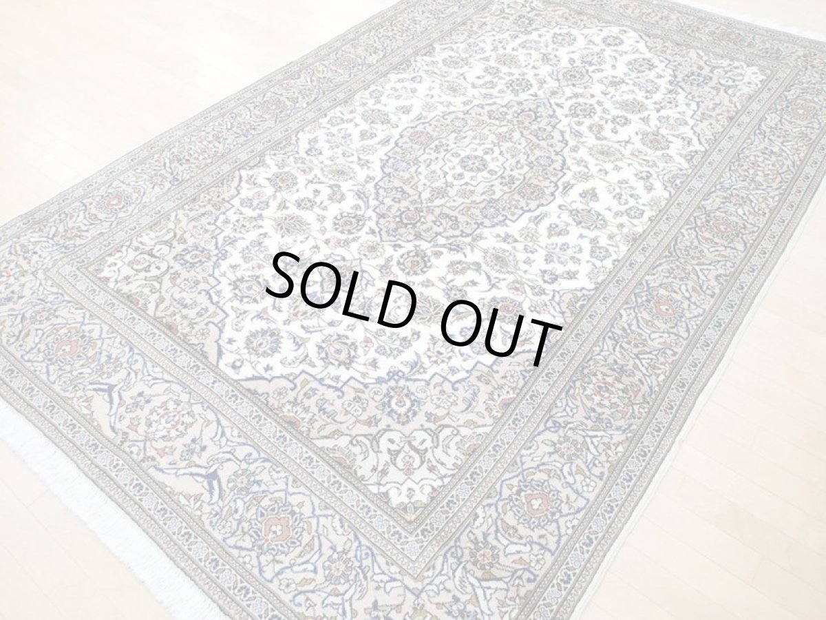 画像6: 美品 ペルシャ 絨毯 カシャーン 3m リビング ダイニング 大判 サイズ 305 x 200 cm n220 手織り トライバル ラグ 天然 ウール 敷物 マット カーペット 白 メダリオン 草木 花 柄 ヴィンテージ ビンテージ (6)