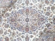 画像1: 美品 ペルシャ 絨毯 カシャーン 3m リビング ダイニング 大判 サイズ 305 x 200 cm n220 手織り トライバル ラグ 天然 ウール 敷物 マット カーペット 白 メダリオン 草木 花 柄 ヴィンテージ ビンテージ (1)