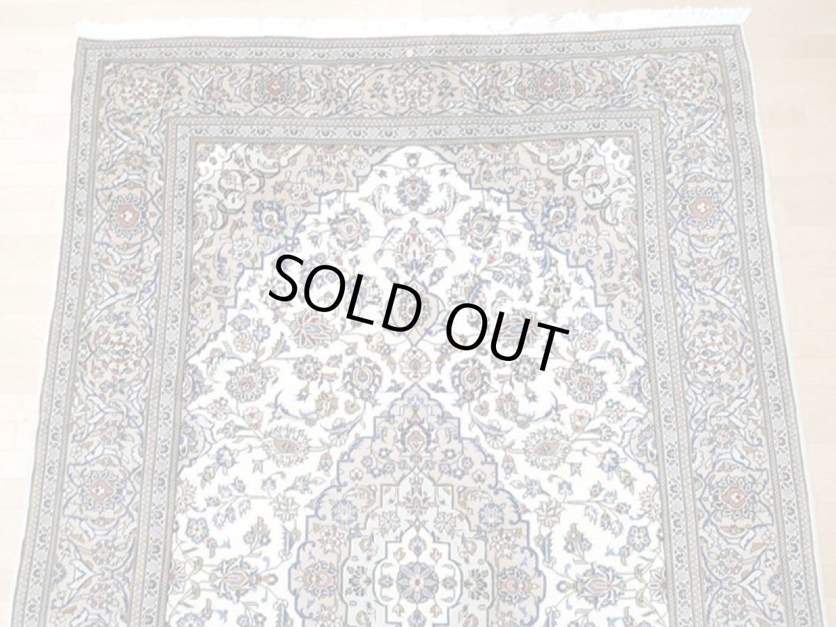 画像7: 美品 ペルシャ 絨毯 カシャーン 3m リビング ダイニング 大判 サイズ 305 x 200 cm n220 手織り トライバル ラグ 天然 ウール 敷物 マット カーペット 白 メダリオン 草木 花 柄 ヴィンテージ ビンテージ (7)