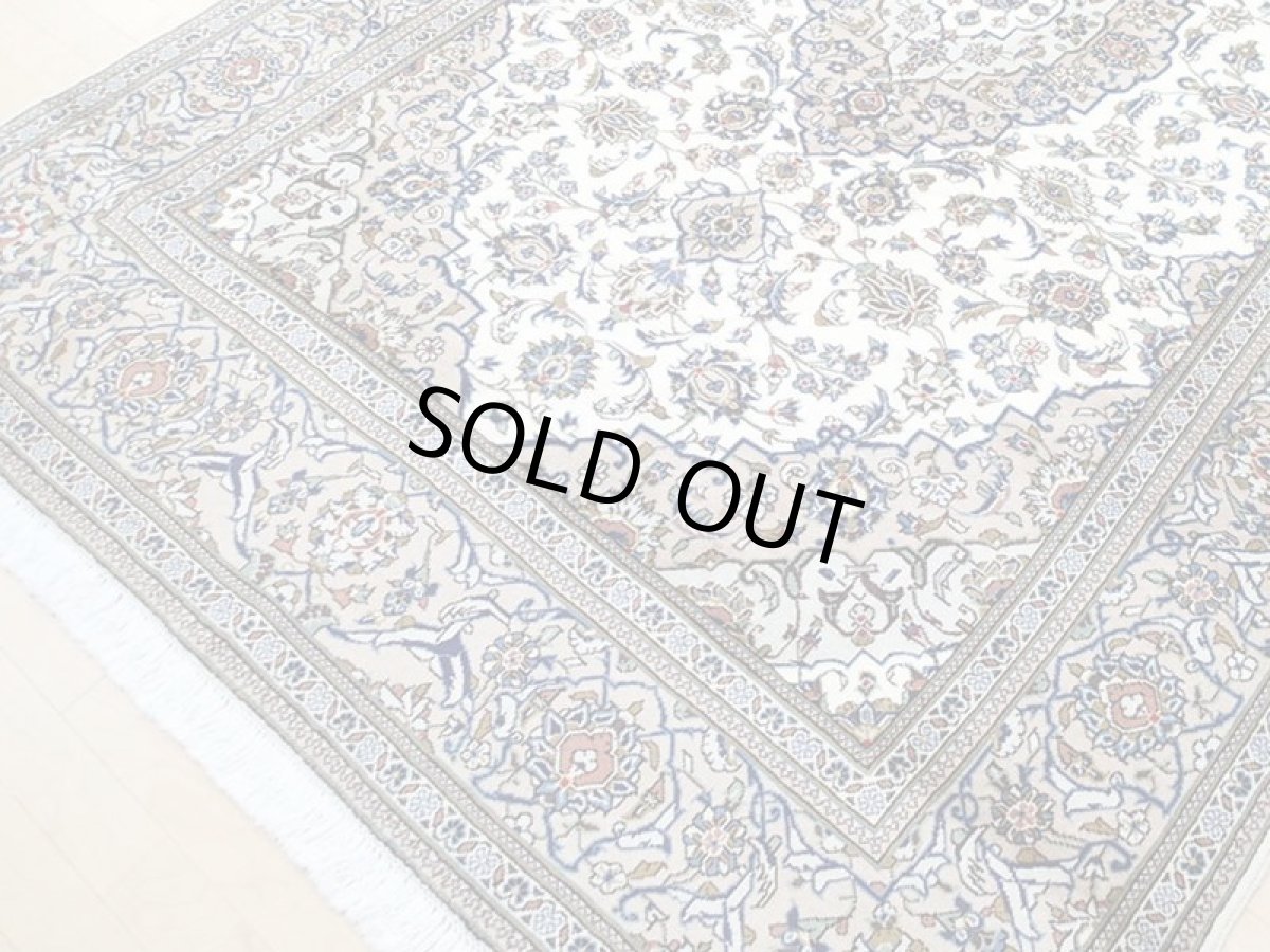 画像10: 美品 ペルシャ 絨毯 カシャーン 3m リビング ダイニング 大判 サイズ 305 x 200 cm n220 手織り トライバル ラグ 天然 ウール 敷物 マット カーペット 白 メダリオン 草木 花 柄 ヴィンテージ ビンテージ (10)