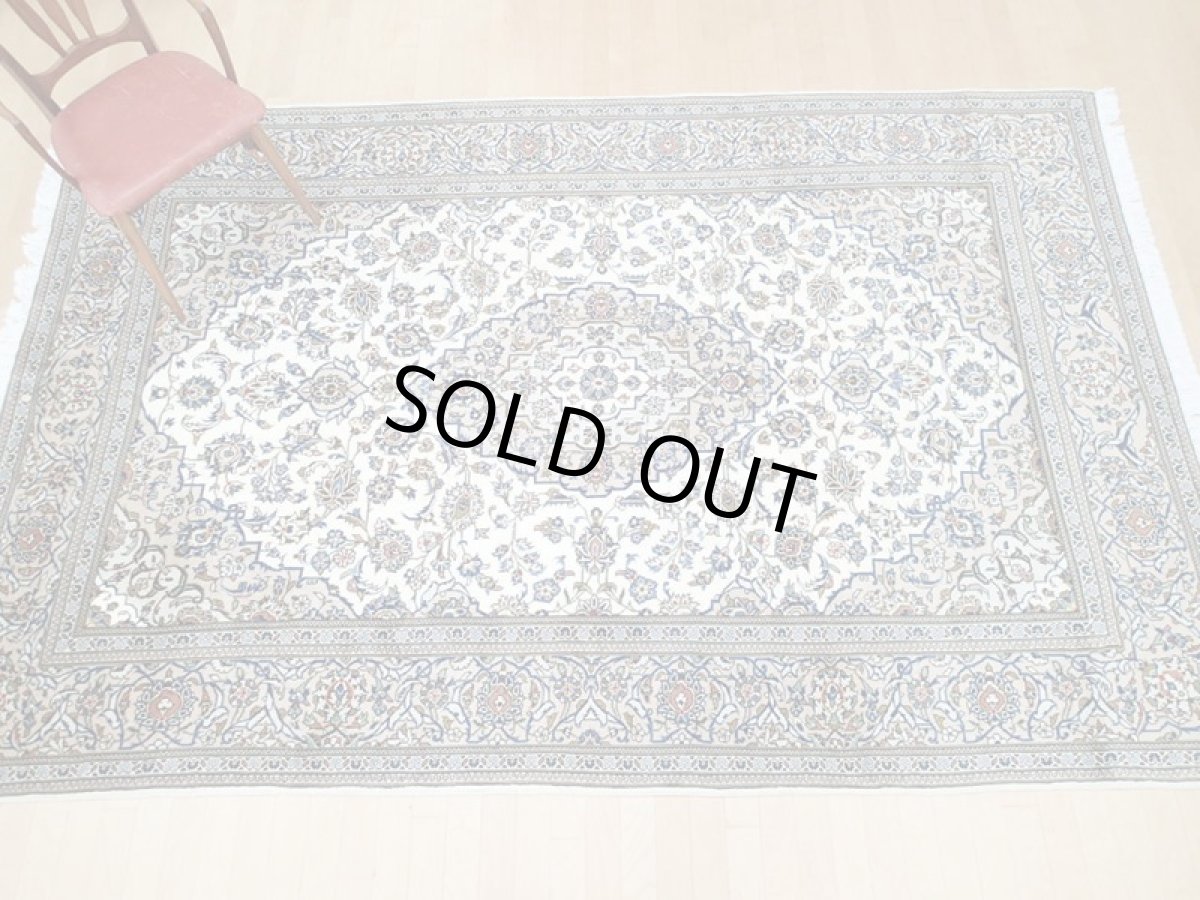 画像4: 美品 ペルシャ 絨毯 カシャーン 3m リビング ダイニング 大判 サイズ 305 x 200 cm n220 手織り トライバル ラグ 天然 ウール 敷物 マット カーペット 白 メダリオン 草木 花 柄 ヴィンテージ ビンテージ (4)