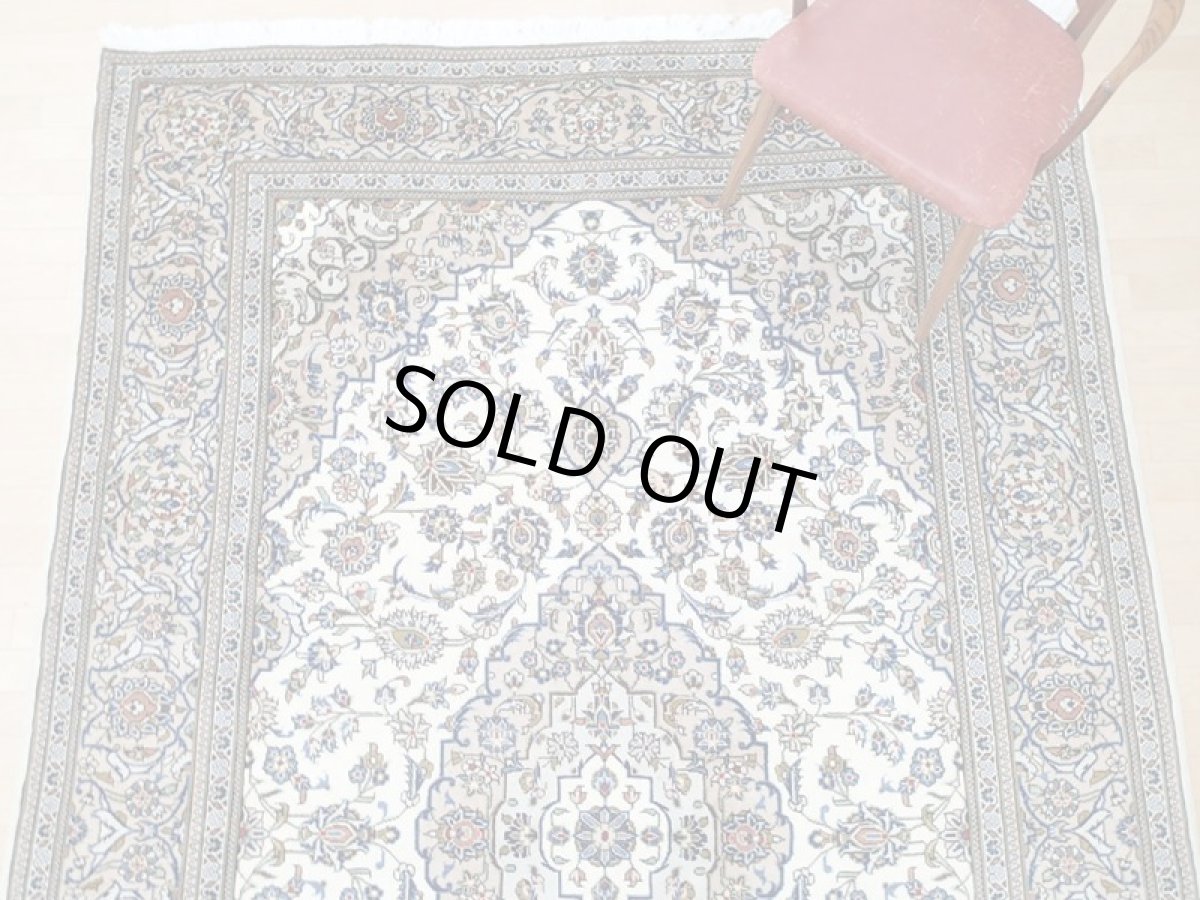 画像8: 美品 ペルシャ 絨毯 カシャーン 3m リビング ダイニング 大判 サイズ 305 x 200 cm n220 手織り トライバル ラグ 天然 ウール 敷物 マット カーペット 白 メダリオン 草木 花 柄 ヴィンテージ ビンテージ (8)