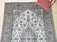 画像8: 美品 ペルシャ 絨毯 カシャーン 3m リビング ダイニング 大判 サイズ 305 x 200 cm n220 手織り トライバル ラグ 天然 ウール 敷物 マット カーペット 白 メダリオン 草木 花 柄 ヴィンテージ ビンテージ (8)
