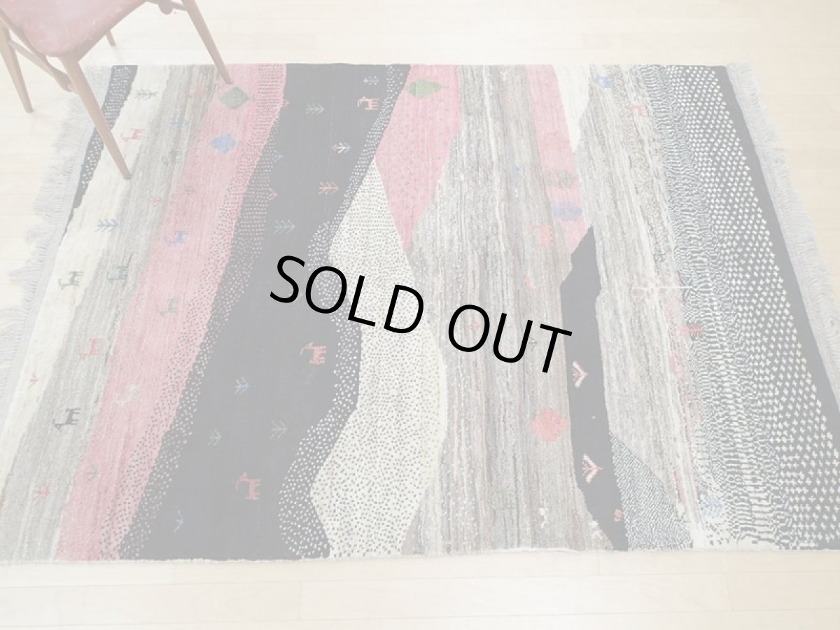 画像4: 新品 ペルシャ ギャッベ 2m リビング ダイニング サイズ 202 x 152 cm n202 ハンドメイド ギャベ 手織り トライバル ラグ 天然 ウール 敷物 マット カーペット クリーム ピンク マルチカラー 風景 (4)