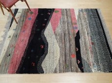 画像4: 新品 ペルシャ ギャッベ 2m リビング ダイニング サイズ 202 x 152 cm n202 ハンドメイド ギャベ 手織り トライバル ラグ 天然 ウール 敷物 マット カーペット クリーム ピンク マルチカラー 風景 (4)