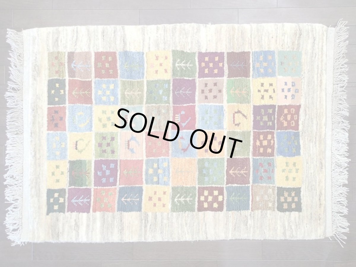 画像2: 新品 ペルシャ ギャッベ 1.2m アクセント サイズ 124 x 87 cm f210 ハンドメイド ギャベ 手織り トライバル ラグ 天然 ウール 敷物 マット カーペット クリーム カラフル マルチカラー 木 動物 パッチワーク柄 (2)