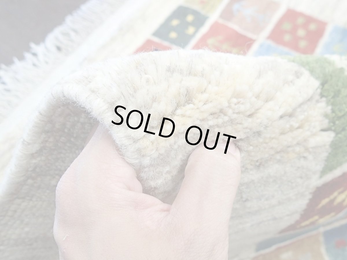 画像14: 新品 ペルシャ ギャッベ 1.2m アクセント サイズ 124 x 87 cm f210 ハンドメイド ギャベ 手織り トライバル ラグ 天然 ウール 敷物 マット カーペット クリーム カラフル マルチカラー 木 動物 パッチワーク柄 (14)