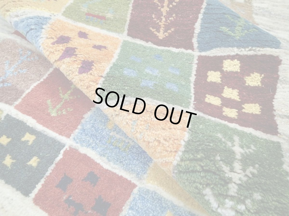 画像13: 新品 ペルシャ ギャッベ 1.2m アクセント サイズ 124 x 87 cm f210 ハンドメイド ギャベ 手織り トライバル ラグ 天然 ウール 敷物 マット カーペット クリーム カラフル マルチカラー 木 動物 パッチワーク柄 (13)