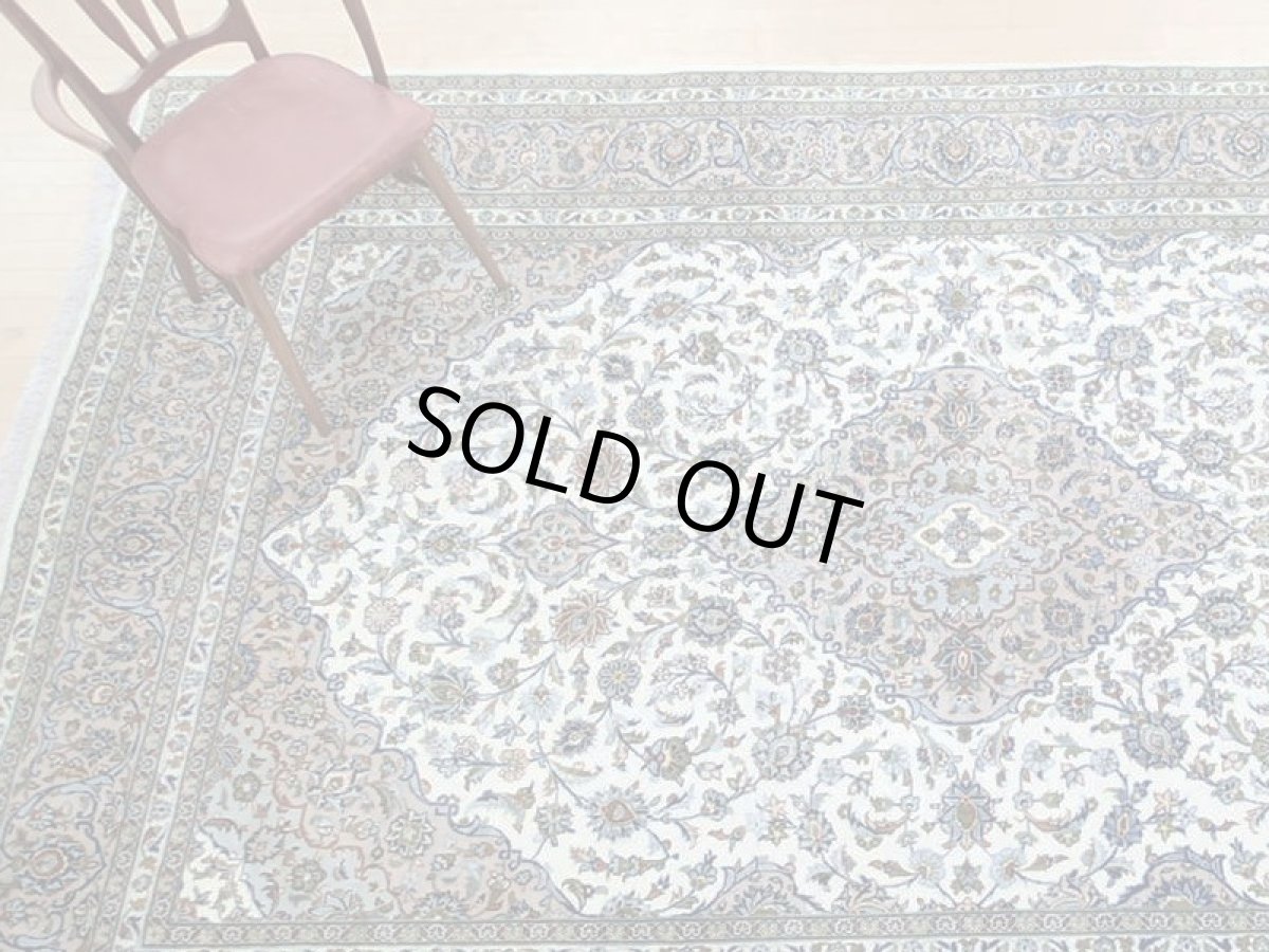 画像2: 美品 ペルシャ 絨毯 カシャーン 3.5m リビング ダイニング 大判 サイズ 350 x 244 cm n238 手織り トライバル ラグ 天然 ウール 敷物 マット カーペット 白 クリーム 茶 緑 メダリオン 草木 花 柄 ヴィンテージ ビンテージ (2)