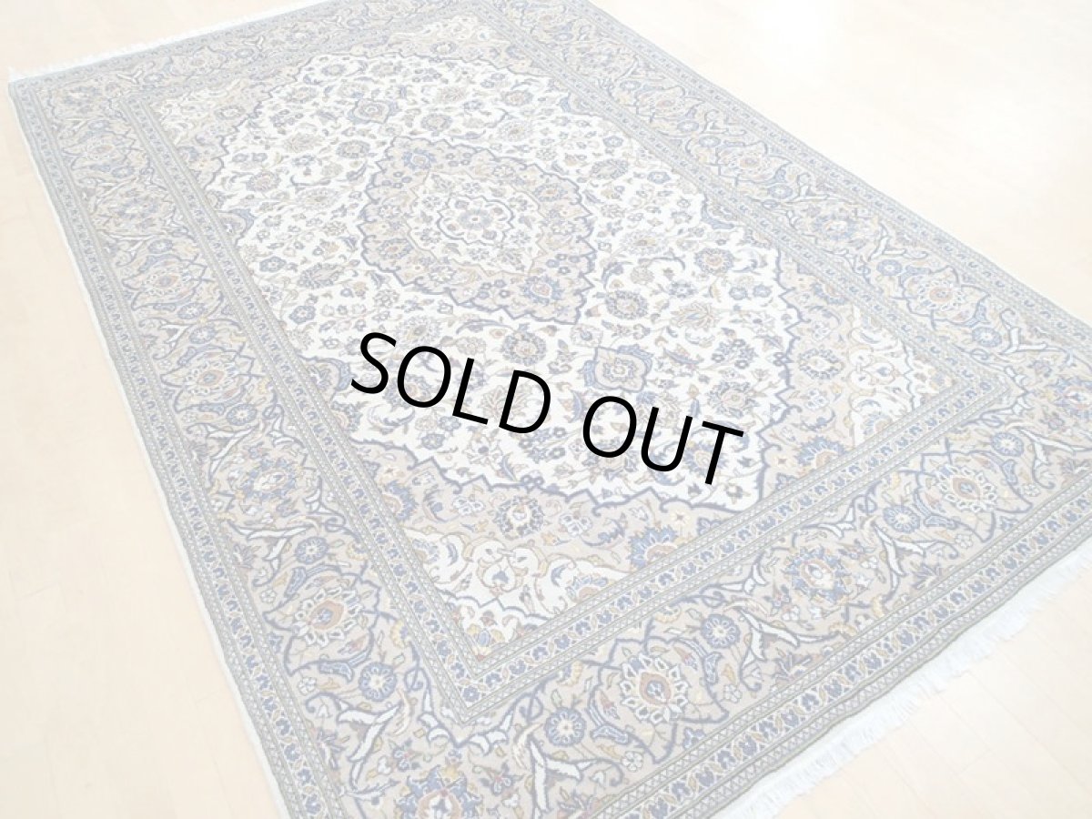 画像6: 美品 ペルシャ 絨毯 カシャーン 3m リビング ダイニング 大判 サイズ 303 x 195 cm n232 手織り トライバル ラグ 天然 ウール 敷物 マット カーペット クリーム 茶 青 黄 メダリオン 草木 花 柄 ヴィンテージ ビンテージ (6)