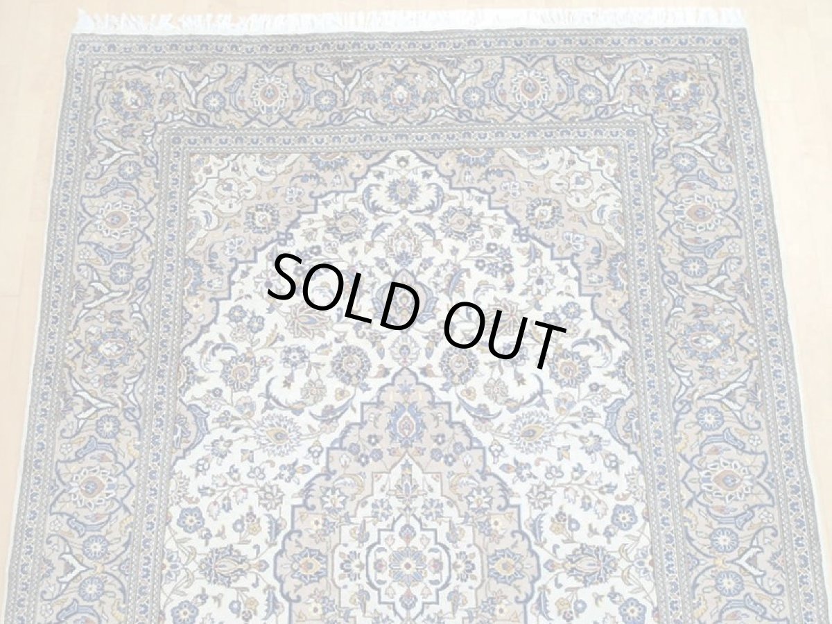 画像7: 美品 ペルシャ 絨毯 カシャーン 3m リビング ダイニング 大判 サイズ 303 x 195 cm n232 手織り トライバル ラグ 天然 ウール 敷物 マット カーペット クリーム 茶 青 黄 メダリオン 草木 花 柄 ヴィンテージ ビンテージ (7)