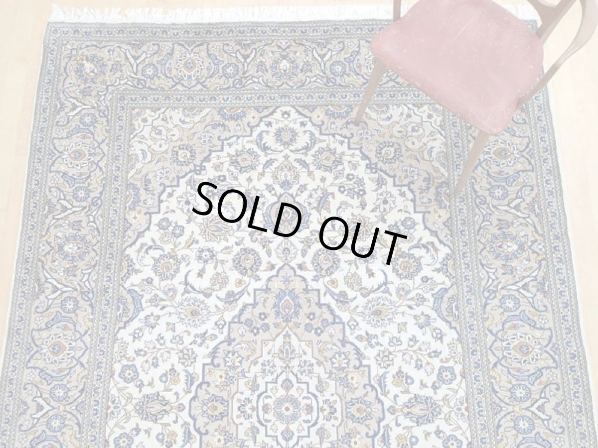 画像8: 美品 ペルシャ 絨毯 カシャーン 3m リビング ダイニング 大判 サイズ 303 x 195 cm n232 手織り トライバル ラグ 天然 ウール 敷物 マット カーペット クリーム 茶 青 黄 メダリオン 草木 花 柄 ヴィンテージ ビンテージ (8)