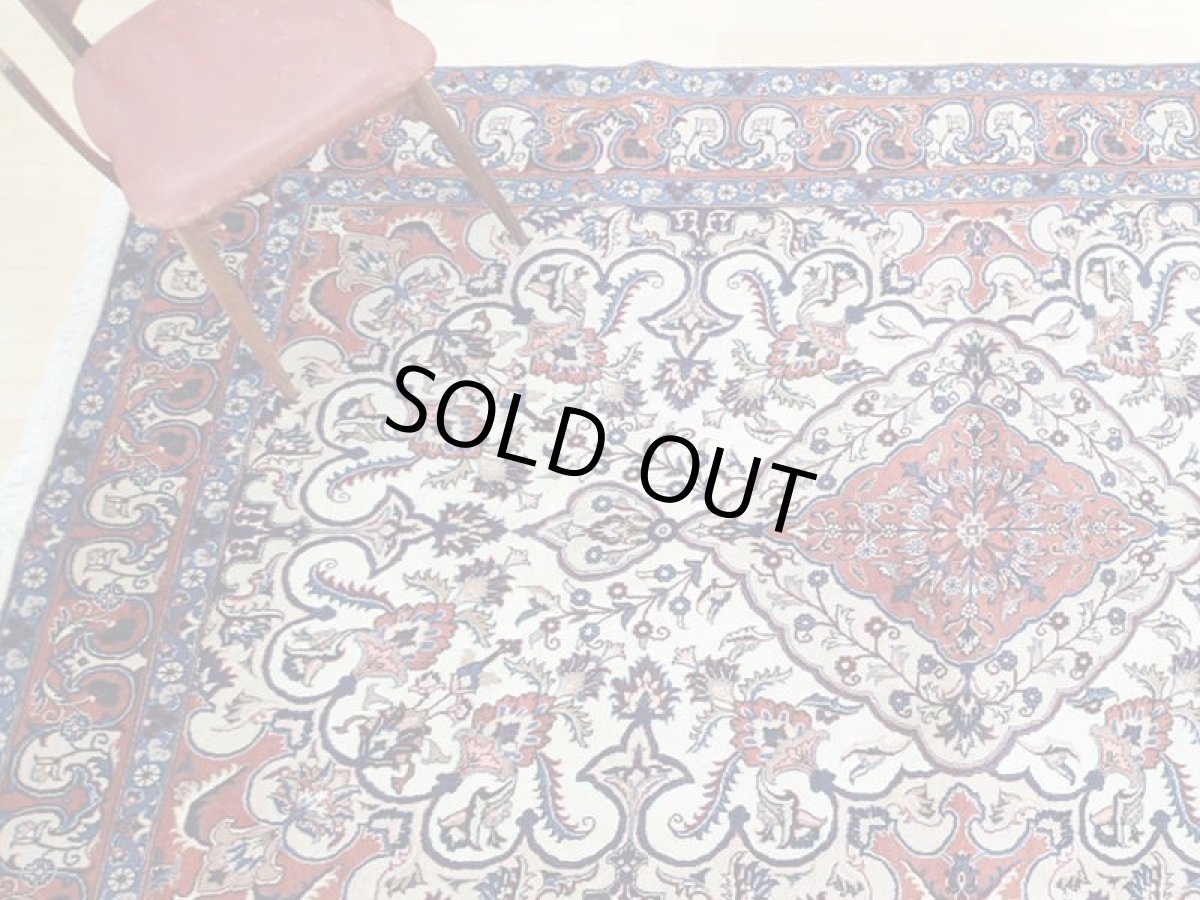 画像2: 美品 ペルシャ 絨毯 マシュハド 3m リビング ダイニング 大判 サイズ  295 x 190 cm 79 手織り トライバル ラグ 天然 ウール 敷物 マット カーペット クリーム オレンジ 青 メダリオン 草木 花 柄 ヴィンテージ ビンテージ OLD a-79-295190s005-056 (2)