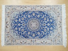 画像3: 新品 ペルシャ 絨毯 ナイン 9la ノーラー 1.5m センター ソファ サイズ 150 x 105 cm 91 ウール 手織り ラグ ハンドメイド カーペット 敷物 クラシック スタイル クリーム 生成り 白 青 (3)