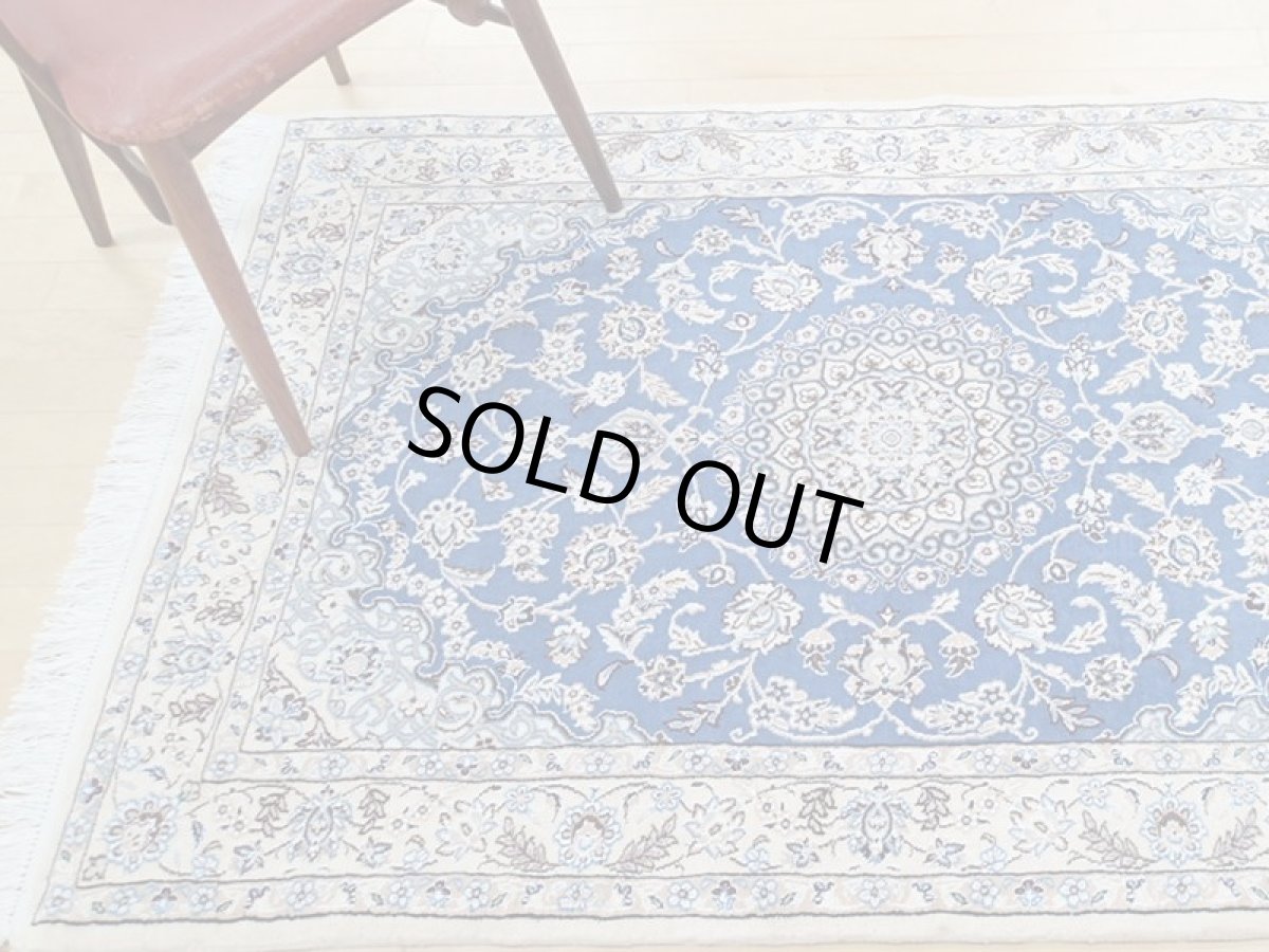 画像2: 新品 ペルシャ 絨毯 ナイン 9la ノーラー 1.5m センター ソファ サイズ 150 x 105 cm 91 ウール 手織り ラグ ハンドメイド カーペット 敷物 クラシック スタイル クリーム 生成り 白 青 (2)
