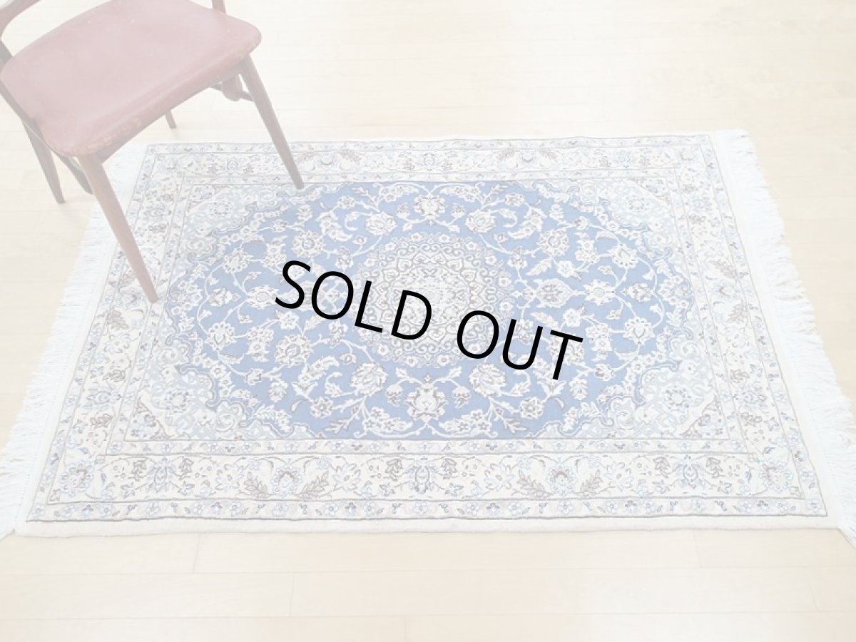 画像4: 新品 ペルシャ 絨毯 ナイン 9la ノーラー 1.5m センター ソファ サイズ 150 x 105 cm 91 ウール 手織り ラグ ハンドメイド カーペット 敷物 クラシック スタイル クリーム 生成り 白 青 (4)