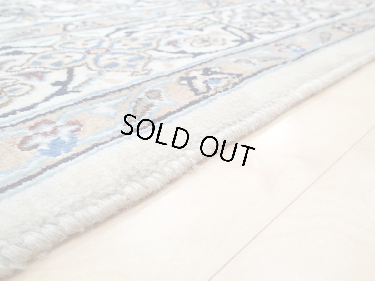 画像11: 美品 ペルシャ 絨毯 ナイン 9la 3m リビング ダイニング 大判 サイズ 300 x 192 cm n223 ウール 手織り ラグ ハンドメイド カーペット 敷物 クラシック スタイル クリーム アイボリー 生成り 白 青 ヴィンテージ (11)