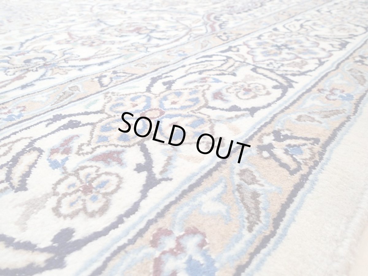 画像10: 美品 ペルシャ 絨毯 ナイン 9la 3m リビング ダイニング 大判 サイズ 300 x 192 cm n223 ウール 手織り ラグ ハンドメイド カーペット 敷物 クラシック スタイル クリーム アイボリー 生成り 白 青 ヴィンテージ (10)