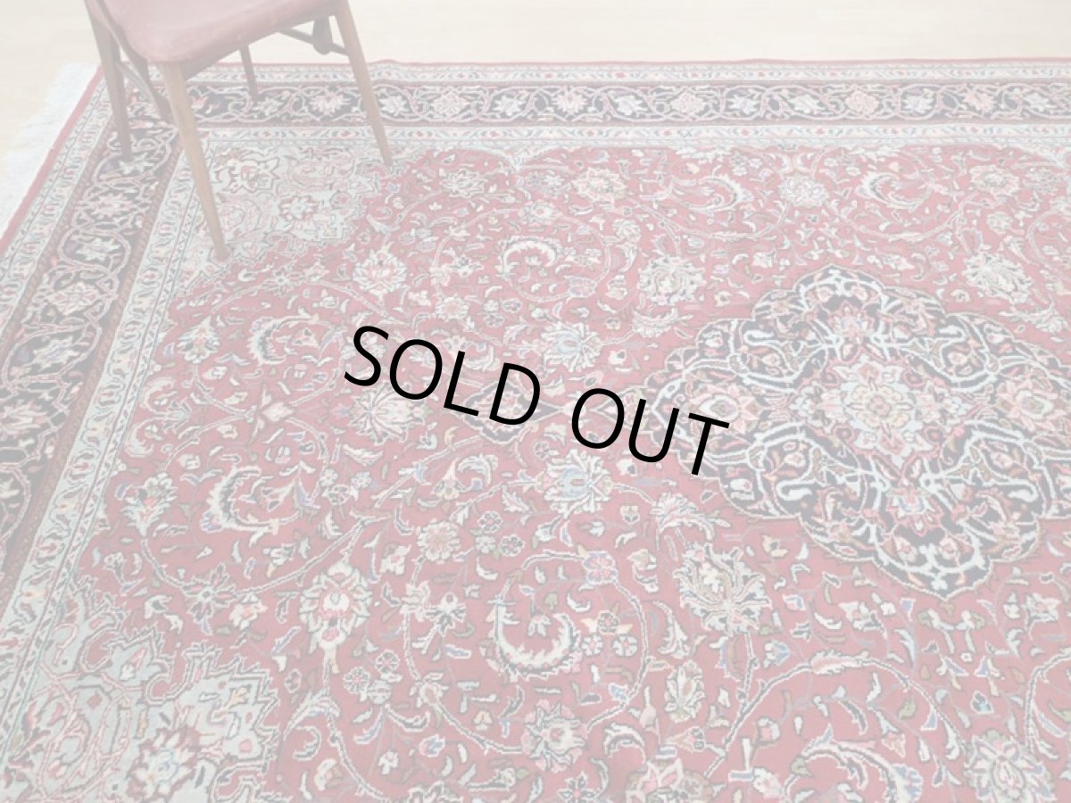 画像2: 美品 ペルシャ 絨毯 サルーク 3.5m リビング ダイニング 大判 サイズ 350 x 250 cm 67 ウール 手織り トライバル ラグ ハンドメイド マット カーペット 赤 ヴィンテージ  鮮やかで深みのある赤のコントラストが美しい (2)