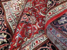 画像14: 美品 ペルシャ 絨毯 サルーク 3.5m リビング ダイニング 大判 サイズ 350 x 250 cm 67 ウール 手織り トライバル ラグ ハンドメイド マット カーペット 赤 ヴィンテージ  鮮やかで深みのある赤のコントラストが美しい (14)