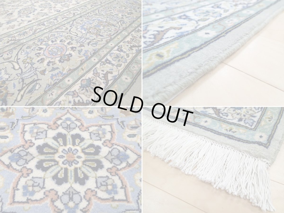 画像18: 美品 ペルシャ 絨毯 カシャーン 4m超 リビング ダイニング 大判 サイズ 425 x 295 cm 94 手織り トライバル ラグ 天然 ウール 敷物 マット カーペット 緑 白 クリーム 茶 メダリオン 草木 花 柄 ヴィンテージ ビンテージ 有名工房名入り (18)