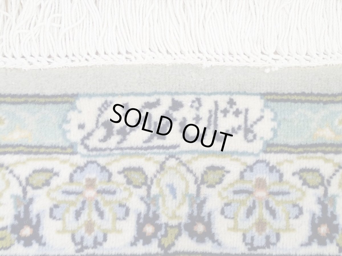 画像11: 美品 ペルシャ 絨毯 カシャーン 4m超 リビング ダイニング 大判 サイズ 425 x 295 cm 94 手織り トライバル ラグ 天然 ウール 敷物 マット カーペット 緑 白 クリーム 茶 メダリオン 草木 花 柄 ヴィンテージ ビンテージ 有名工房名入り (11)