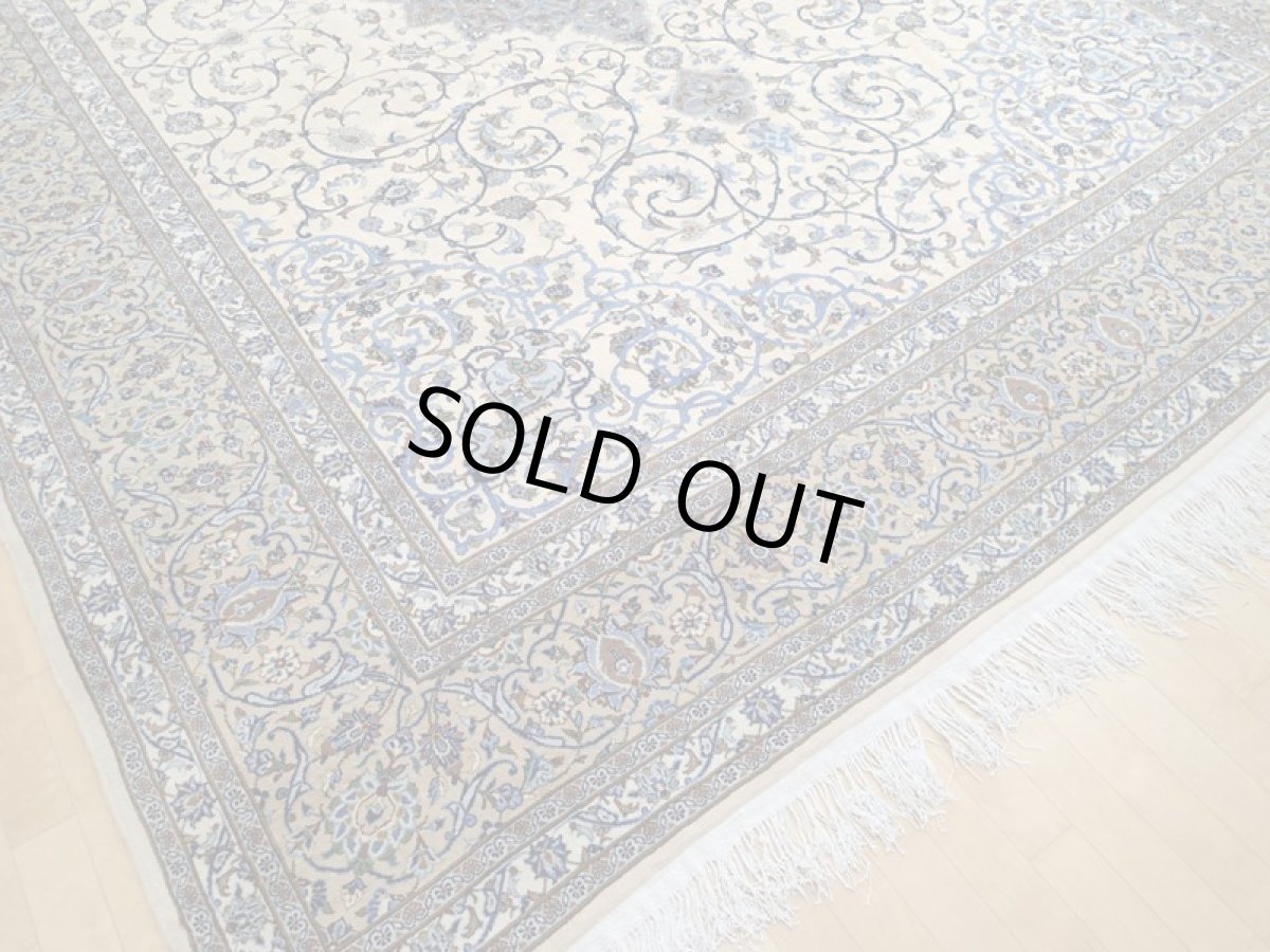 画像10: 美品 ペルシャ 絨毯 カシャーン 4m リビング ダイニング 大判 サイズ 400 x 350 cm 90 コルク ウール 手織り トライバル ラグ 天然 敷物 マット カーペット クリーム 茶 青 メダリオン 草木 花 柄 ヴィンテージ ビンテージ 10畳程度のお部屋にお勧め (10)