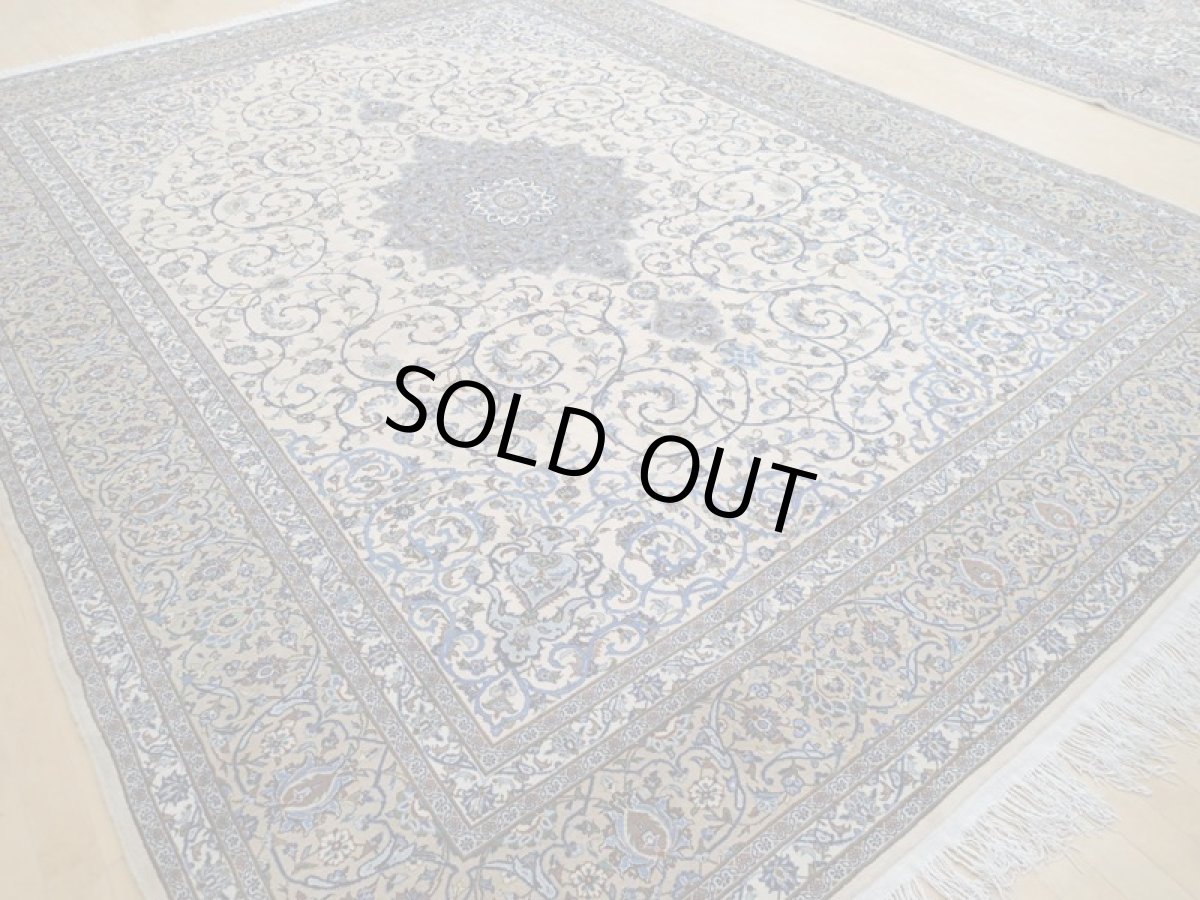 画像6: 美品 ペルシャ 絨毯 カシャーン 4m リビング ダイニング 大判 サイズ 400 x 350 cm 90 コルク ウール 手織り トライバル ラグ 天然 敷物 マット カーペット クリーム 茶 青 メダリオン 草木 花 柄 ヴィンテージ ビンテージ 10畳程度のお部屋にお勧め (6)