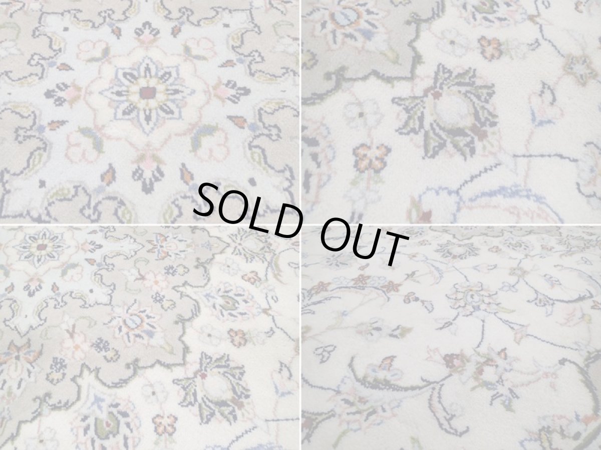 画像15: 美品 ペルシャ 絨毯 カシャーン 3.5m リビング ダイニング 大判 6畳 サイズ 344 x 248 cm 69 手織り トライバル ラグ 天然 ウール 敷物 マット カーペット ピンク グレー メダリオン 草木 花 柄 ヴィンテージ ビンテージ 2〜3人掛けソファの足元に (15)