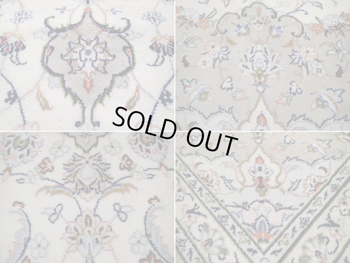 画像16: 美品 ペルシャ 絨毯 カシャーン 3.5m リビング ダイニング 大判 6畳 サイズ 344 x 248 cm 69 手織り トライバル ラグ 天然 ウール 敷物 マット カーペット ピンク グレー メダリオン 草木 花 柄 ヴィンテージ ビンテージ 2〜3人掛けソファの足元に (16)