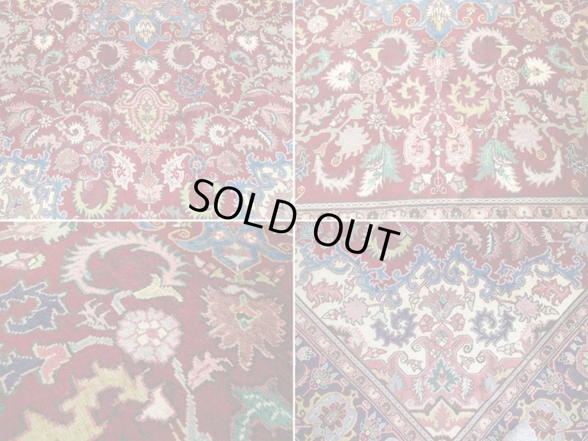 画像18: 美品 ペルシャ 絨毯 ヘリス 3.5m リビング ダイニング 大判 6畳 サイズ  350 x 250 cm 71 手織り トライバル ラグ 天然 ウール 敷物 マット カーペット エンジ ワインレッド メダリオン 草木 花 柄 ヴィンテージ ビンテージ OLD 2〜3人掛けソファの足元に (18)