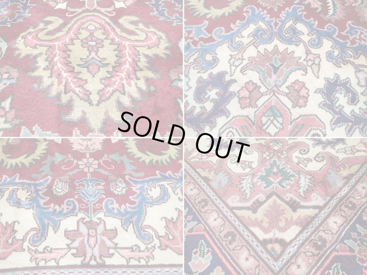 画像17: 美品 ペルシャ 絨毯 ヘリス 3.5m リビング ダイニング 大判 6畳 サイズ  350 x 250 cm 71 手織り トライバル ラグ 天然 ウール 敷物 マット カーペット エンジ ワインレッド メダリオン 草木 花 柄 ヴィンテージ ビンテージ OLD 2〜3人掛けソファの足元に (17)