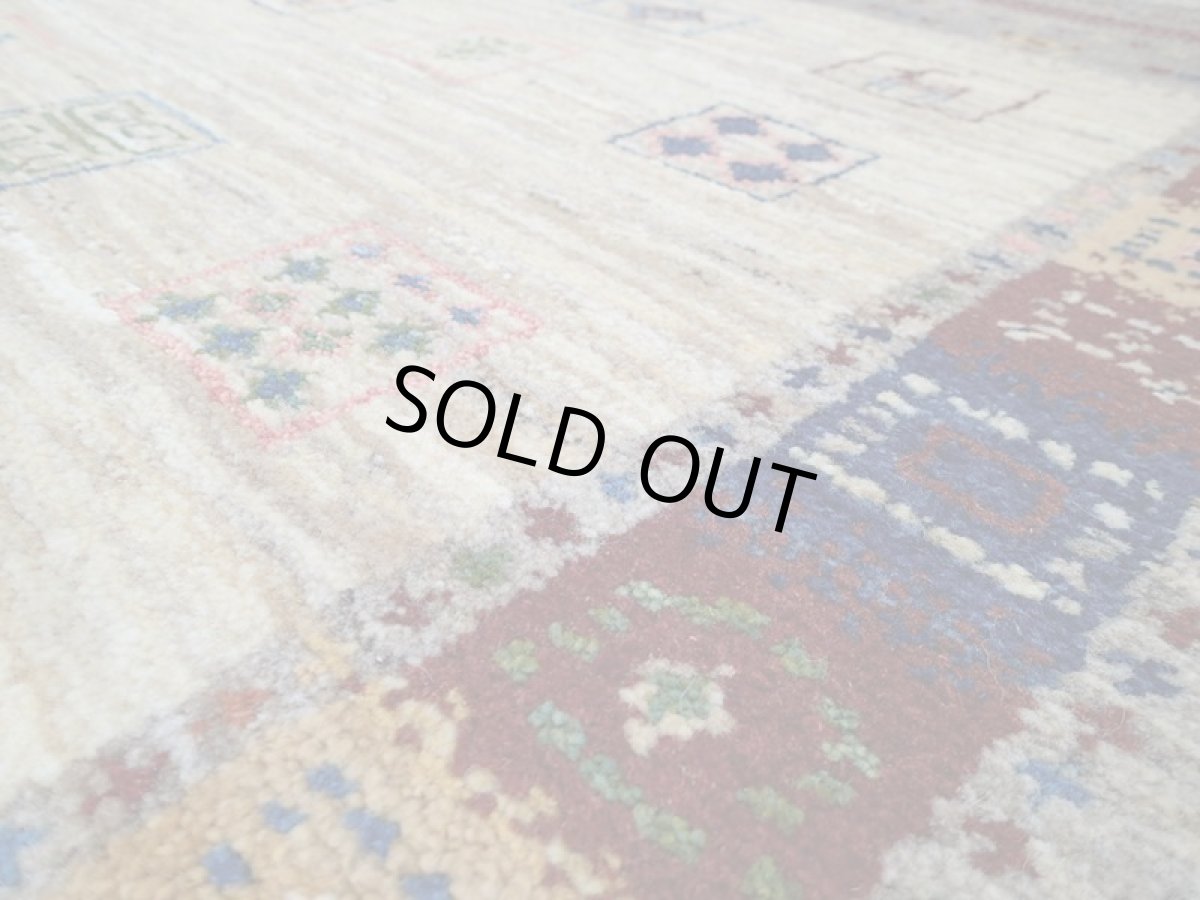 画像9: 新品 ペルシャ ギャッベ 1.2m アクセント サイズ 118 x 89 cm n215 ハンドメイド ギャベ 手織り トライバル ラグ 天然 ウール 敷物 マット カーペット 茶 クリーム マルチカラー (9)