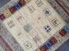 画像6: 新品 ペルシャ ギャッベ 1.2m アクセント サイズ 118 x 89 cm n215 ハンドメイド ギャベ 手織り トライバル ラグ 天然 ウール 敷物 マット カーペット 茶 クリーム マルチカラー (6)