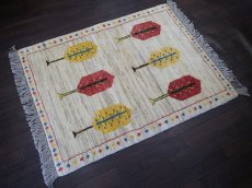 画像4: 新品 ペルシャ ギャッベ 1.2m アクセント サイズ 115 x 90 cm n208 ハンドメイド ギャベ 手織り トライバル ラグ 天然 ウール 敷物 マット カーペット クリーム 生成り 黄 マルチカラー 木 糸杉 n-n208-115090h081 (4)