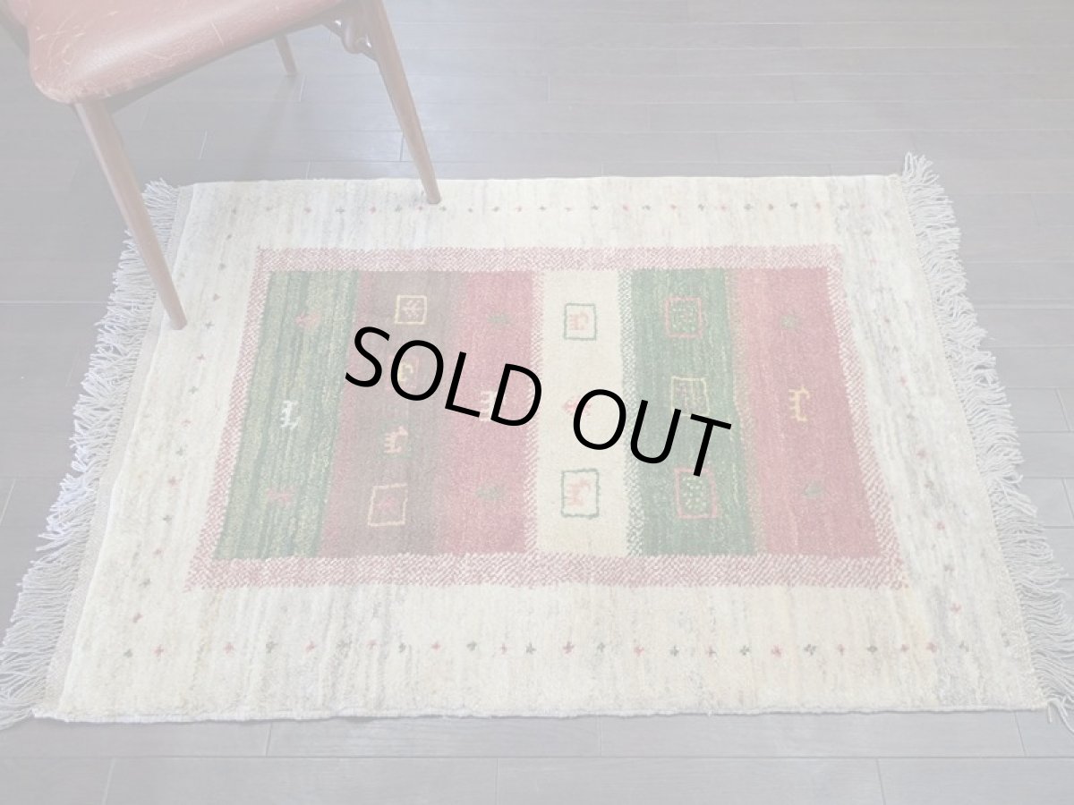 画像3: 新品 ペルシャ ギャッベ 1.3m アクセント サイズ 125 x 92 cm n213 ハンドメイド ギャベ 手織り トライバル ラグ 天然 ウール 敷物 マット カーペット クリーム 緑 赤 子供部屋や玄関マットにも (3)