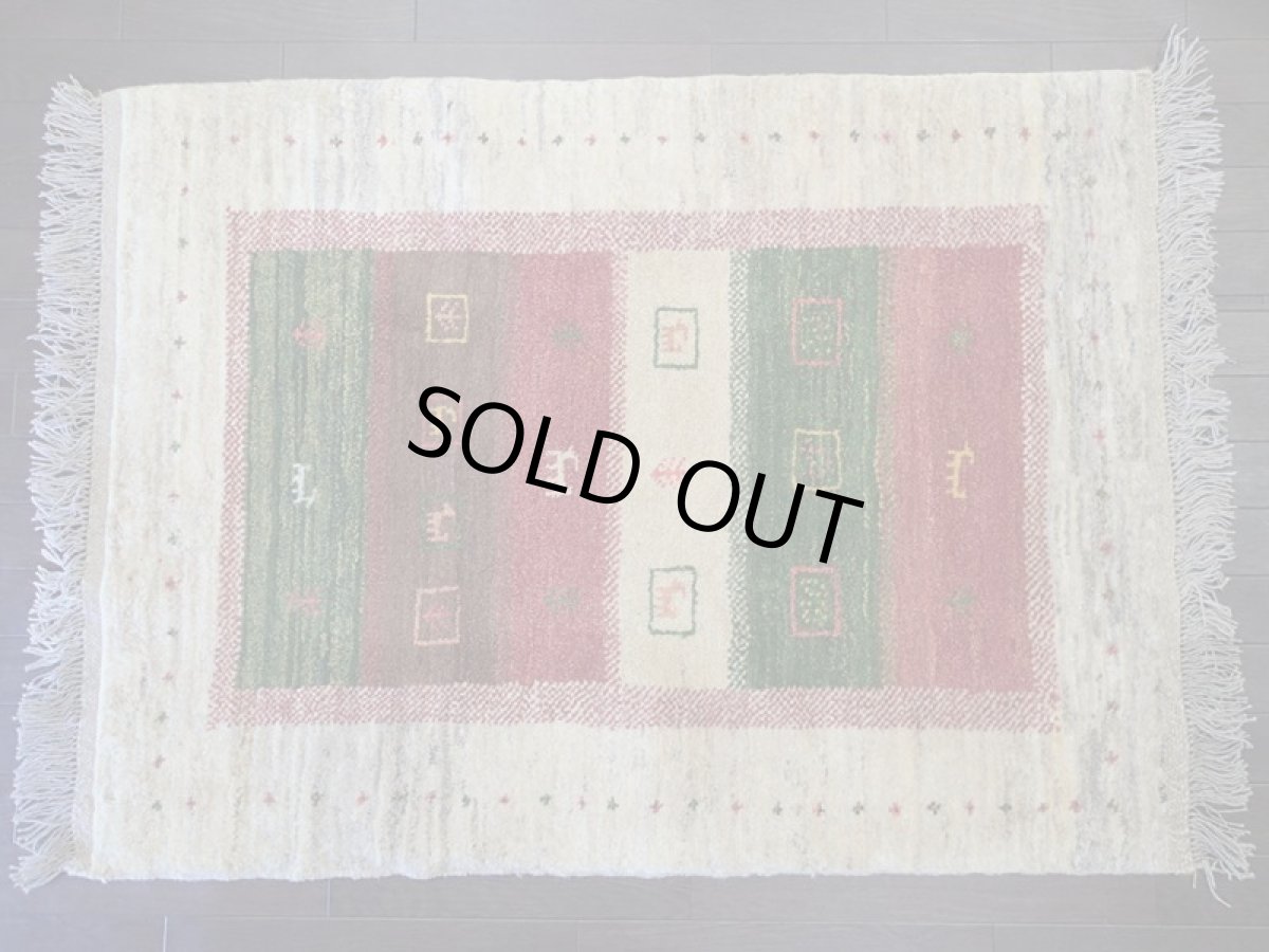 画像2: 新品 ペルシャ ギャッベ 1.3m アクセント サイズ 125 x 92 cm n213 ハンドメイド ギャベ 手織り トライバル ラグ 天然 ウール 敷物 マット カーペット クリーム 緑 赤 子供部屋や玄関マットにも (2)