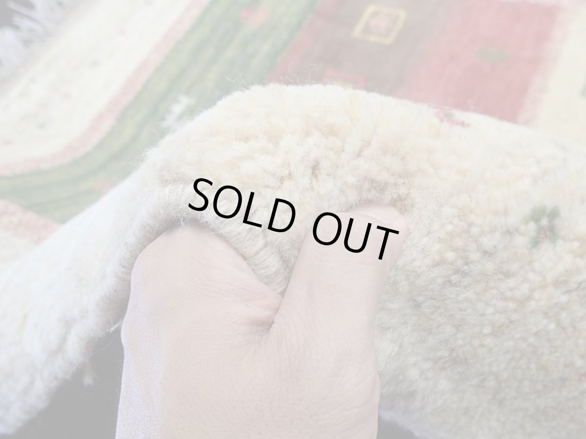 画像16: 新品 ペルシャ ギャッベ 1.3m アクセント サイズ 125 x 92 cm n213 ハンドメイド ギャベ 手織り トライバル ラグ 天然 ウール 敷物 マット カーペット クリーム 緑 赤 子供部屋や玄関マットにも (16)